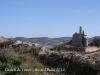 Vista de les restes de l\'església de Sant Jaume des del castell de Timor.