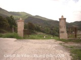 Castell de Vilar - Porta d'entrada a la finca on hi ha el castell.