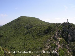 Castell del Montmell: Camí d'accés - Al fons La Talaia.