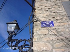 Castell d'Oló - Inscripció - Reminiscències històriques al nomenclator de la vila. Carrer del Castell.