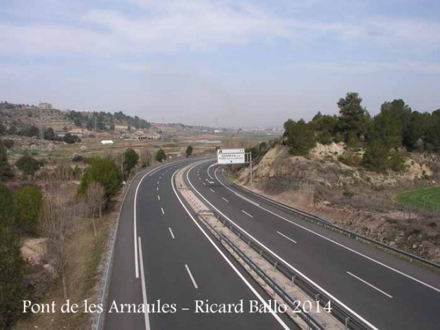 El Pont de les Arnaules – Manresa. Vista de l'autopista, quan creuem el pont, a peu.