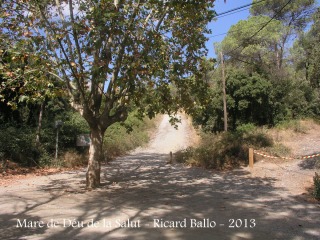 Ermita de la Mare de Déu de la Salut – El Papiol -Lloc on hem aparcat i on hem iniciat el camí a peu.