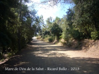 Ermita de la Mare de Déu de la Salut – El Papiol - Una vista del camí que cal fer a peu.