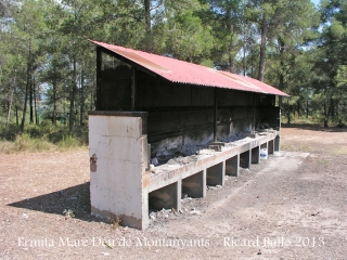 Ermita de la Mare de Déu de Montanyans – Castellet i la Gornal - Zona de pícnic - Barbacoes