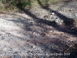 Camí d'accés a l'Ermita de Sant Joan – Riudaura - Algunes vistes del camí