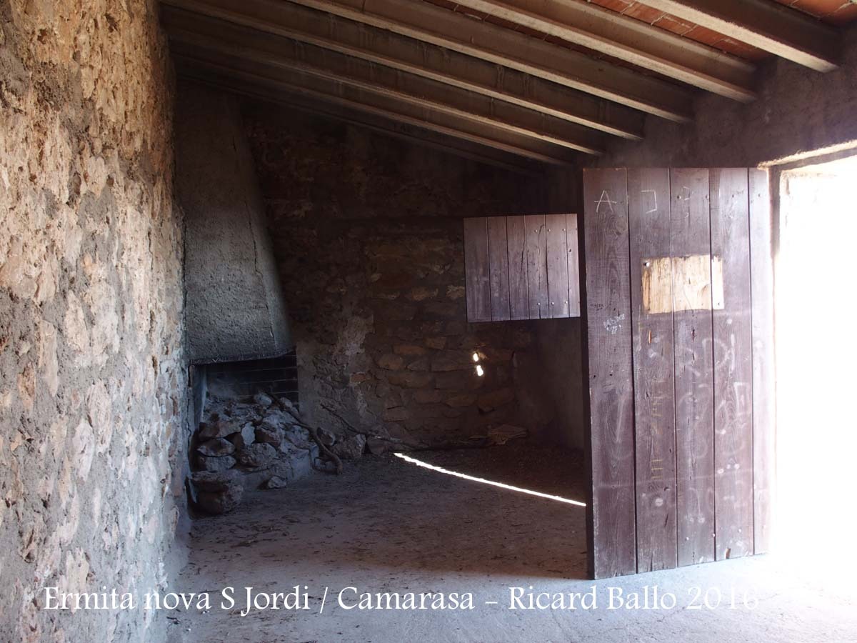 Ermita NOVA de Sant Jordi - Camarasa - Interior del refugi (?)