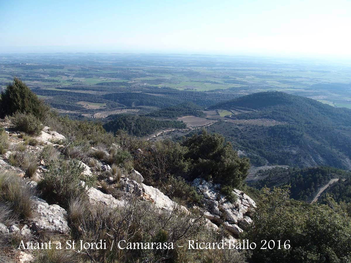 Durant el camí a l'Ermita de Sant Jordi – Camarasa, ens acompanyen aquestes boniques vistes al nostre voltant