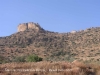 Vistes als voltants de l\'església de la Mare de Déu del Castell de Llorenç – Camarasa - A l\'esquerra de la fotografia apareix la penya on dalt de tot hi ha les restes del Castell de Llorenç. A la dreta, l\'església de la Mare de Déu del Castell de Llorenç.