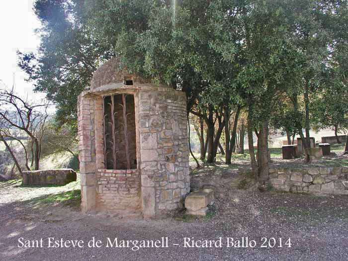 Església de Sant Esteve de Marganell - Pou.