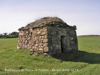 Cabana de camp situada a prop de les suposades restes de l'església de Sant Genís de la Vall dels Horts - Bages