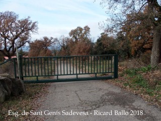 Camí d'accés a l'Església de Sant Genís Sadevesa – Sant Bartomeu del Grau