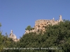 Església de Sant Jaume de Queralt – Bellprat - Entorn - A la fotografia, a la dreta, les restes del castell de Queralt. A l\'esquerra les restes de l\'església de Sant Miquel del castell de Queralt.