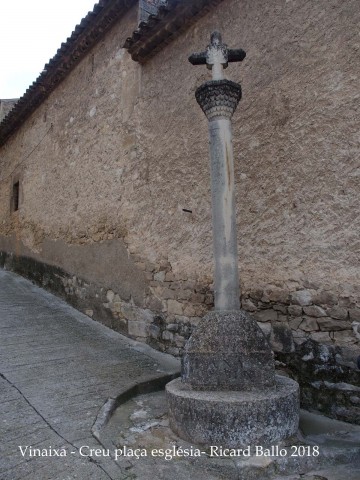 Vinaixa - Creu de la plaça de l\'església.