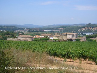 Alt Penedès - Església de Sant Joan Sesrovires. A la dreta, la Torre-ramona.