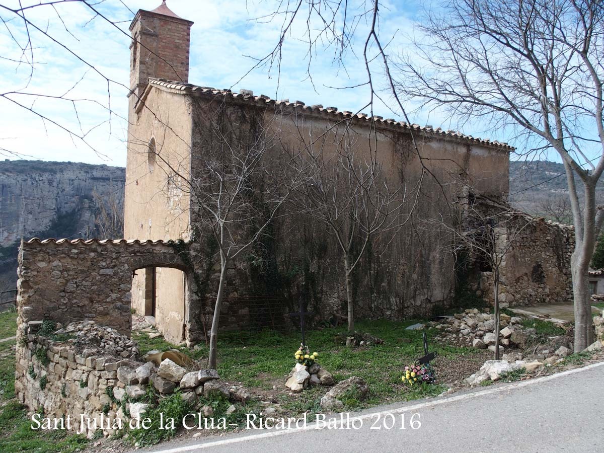 Església de Sant Julià de la Clua – Artesa de Segre - En primer terme, el cementiri