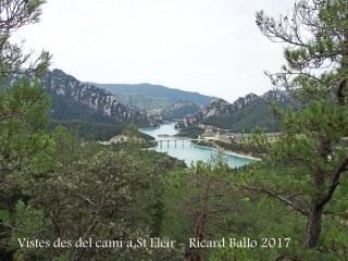 Paisatges que es contemplen durant el camí fins a l\'Església de Sant Lleïr de Casavella – La Coma i La Pedra