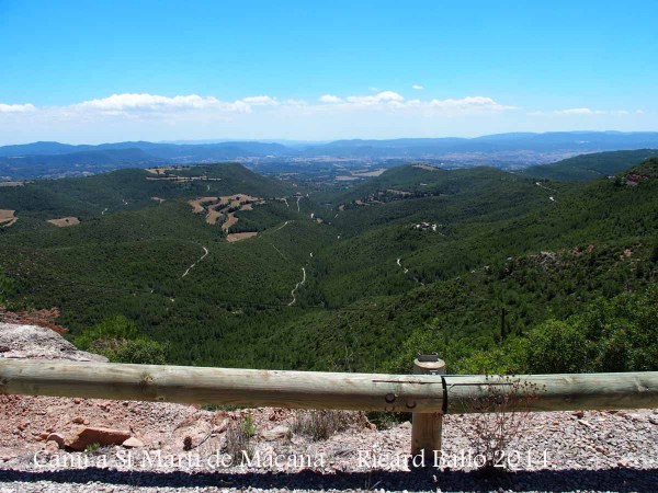 Vistes des del camí a Església de Sant Martí de Maçana – Rubió.