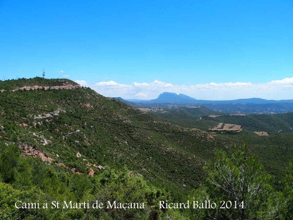 Vistes des del camí a Església de Sant Martí de Maçana – Rubió.