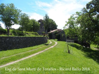 Camí a l'Església de Sant Martí de Toralles