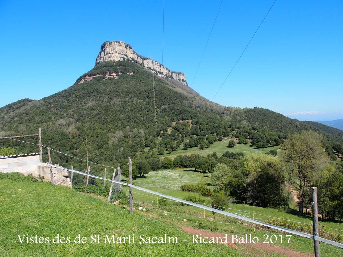 Vistes del Santuari de la Mare de Déu del Far des de l\'Església de Sant Martí Sacalm – Susqueda