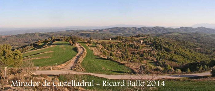 Vistes des del mirador de l'església de Sant Miquel de Castelladral – Navàs