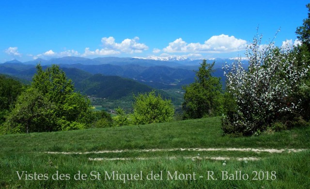 Vistes des de l'Església de Sant Miquel del Mont–La Vall de Bianya