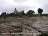 Església de Sant Miquel d’Olèrdola - Vista des de la vora del dipòsit d'aigua d'època romana. Son ben visibles les ranures per les que s'escorre l'aigua cap al dipòsit.