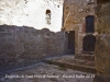 Església de Sant Pere d’Ardesa – Rubió - Interior. Fotografia feta a traves dels barrots de ferro de la reixa d\'entrada.