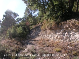 Església de Sant Pere de la Goda – Argençola - Pista de muntanya que ens dirigeix a l'església.