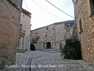 Montfalcó Murallat - Plaça.