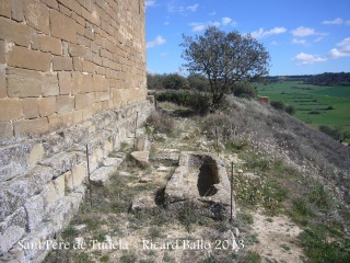 Església de Sant Pere de Tudela - Tomba antropomorfa.