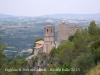 Vistes de l\'església de Sant Pere del castell–A la dreta, el castell de Gelida