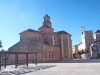 Església de Santa Caterina - Vinyols i els Arcs - A la dreta de la fotografia, presidida per una senyera, veiem la Torre de Vinyols i els Arcs