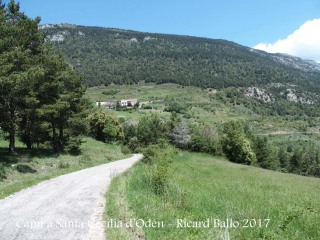 Camí a l'Església de Santa Cecília d’Odèn – L'edificació que apareix en aquesta fotografia, NO ÉS Santa Cecília ...