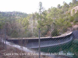 Camí a l'Església de Santa Creu de Palou – Mura - Bassa artificial d'aigua.