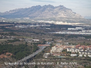 Vistes de Martorell, en primer terme i de la muntanya de Montserrat al fons, des de les restes de l'Església de Santa Margarida del Priorat de Sant Genís de Rocafort.