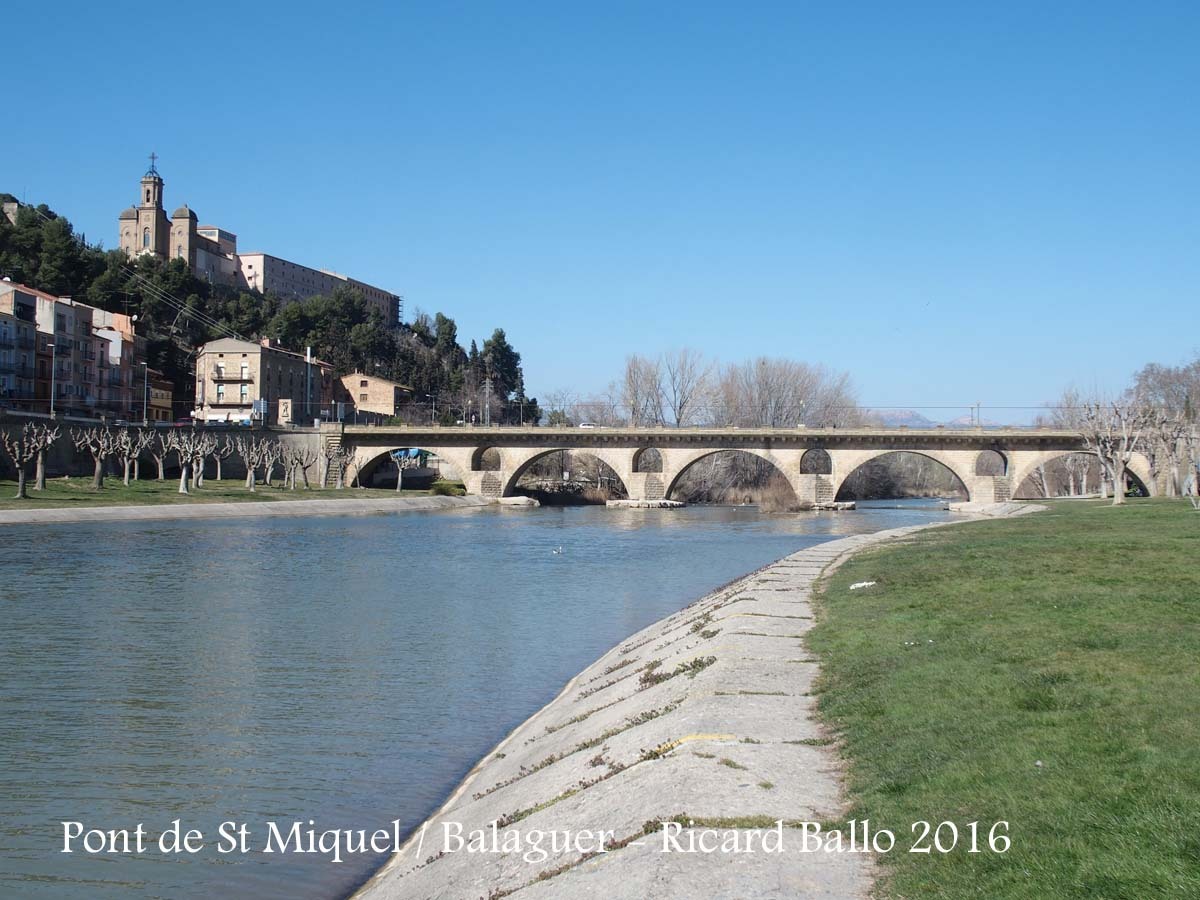 Balaguer - Riu Segre - A l'esquerra de la fotografia, al fons, apareix el Santuari del Sant Crist