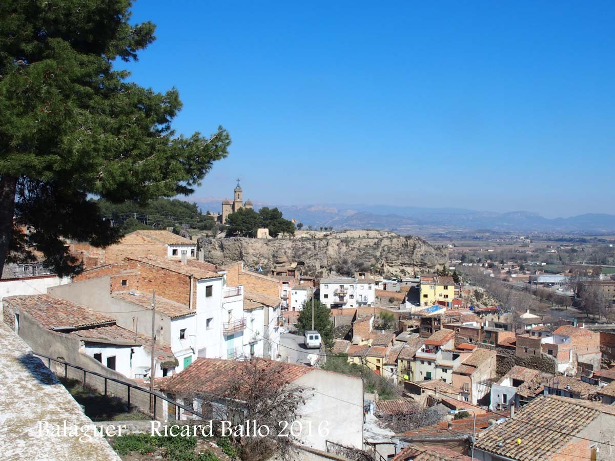 Vista de Balaguer des de l'Església de Santa Maria - Al fons apareix el Santuari del Sant Crist