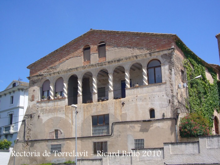 Rectoria de l'església de Santa Maria de Lavit