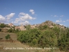 Església de Santa Maria de Viu de Llevata - A la dreta de la fotografia, el turó on havia estat bastit el castell de Viu de Llevata.