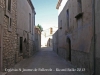 Església parroquial de Sant Jaume de Pallerols – Talavera, al fons de la fotografia, a penes visible pel fort contrallum