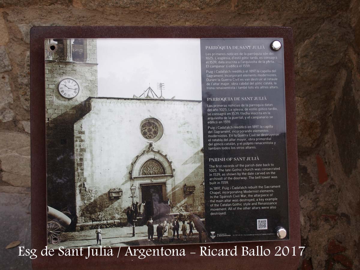 Església parroquial de Sant Julià– Argentona - Plafó informatiu situat al davant de l'església