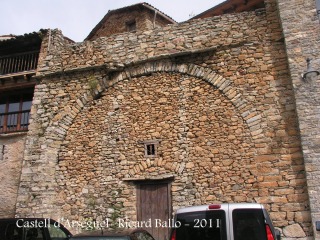 Arsèguel - Plaça de l'Ajuntament - Possibles restes del castell d'Arsèguel.