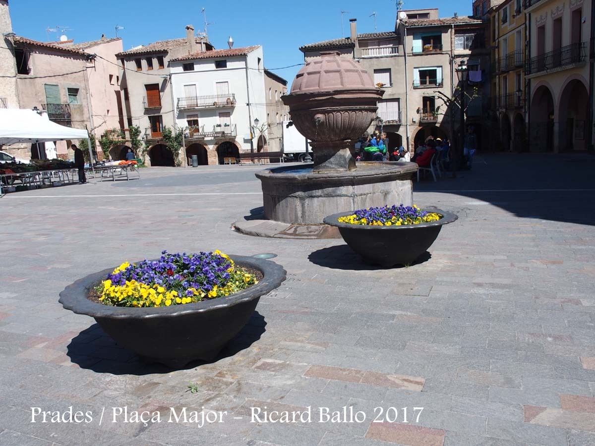 Prades - Plaça Major