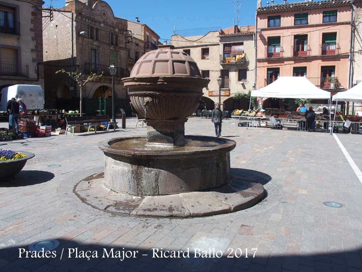 Prades - Plaça Major