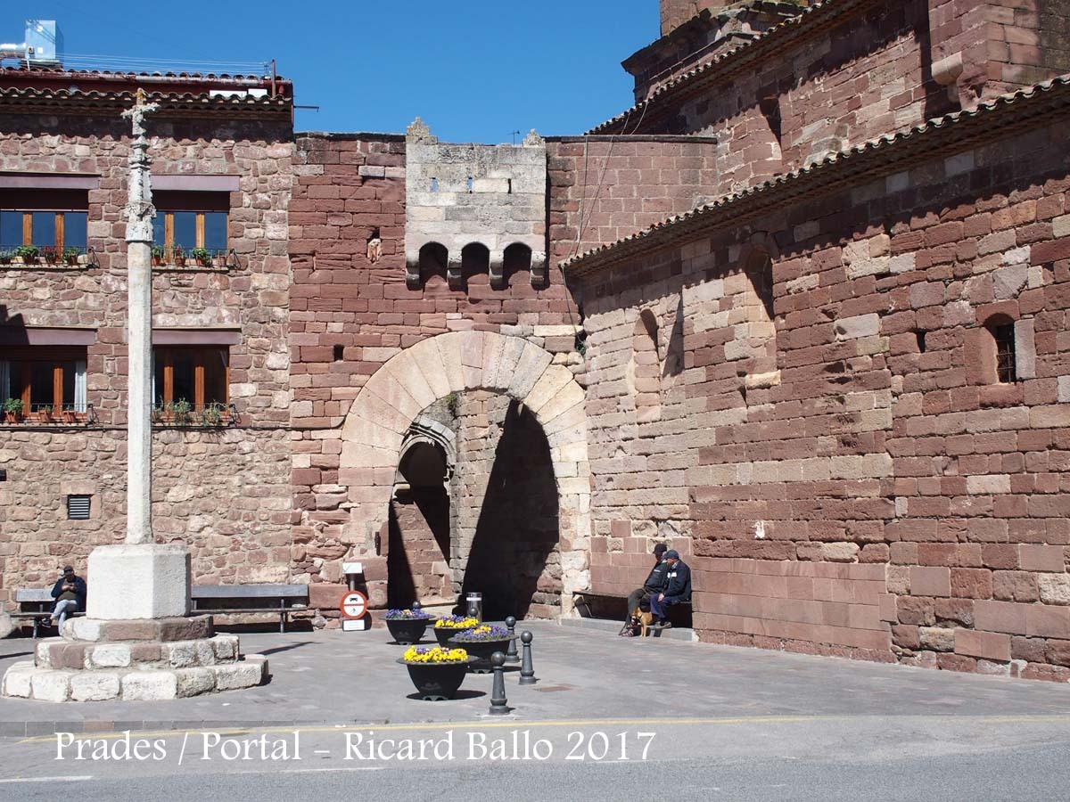 Prades - Portal i Creu de Terme