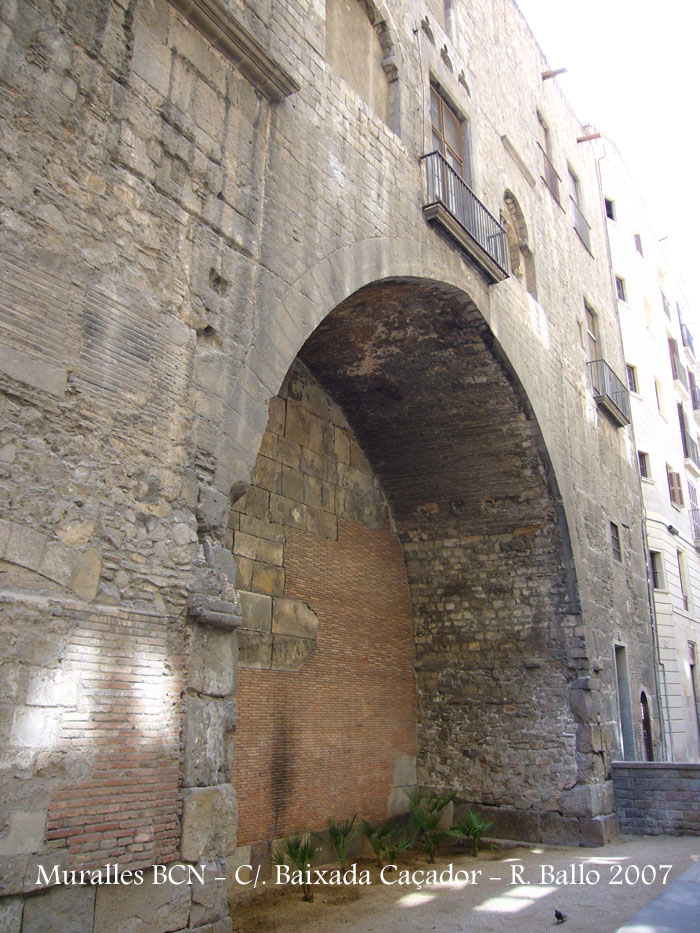 bcn-muralla-romana-c-baixada-del-cazador-070804_505