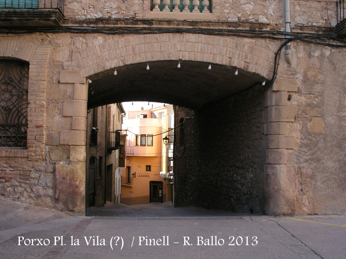 Pinell de Brai: Porxo a la Plaça de la Vila