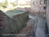 Muralles de Prades: Fossat, a tocar del portal situat al final del Carrer Nou del Pont.