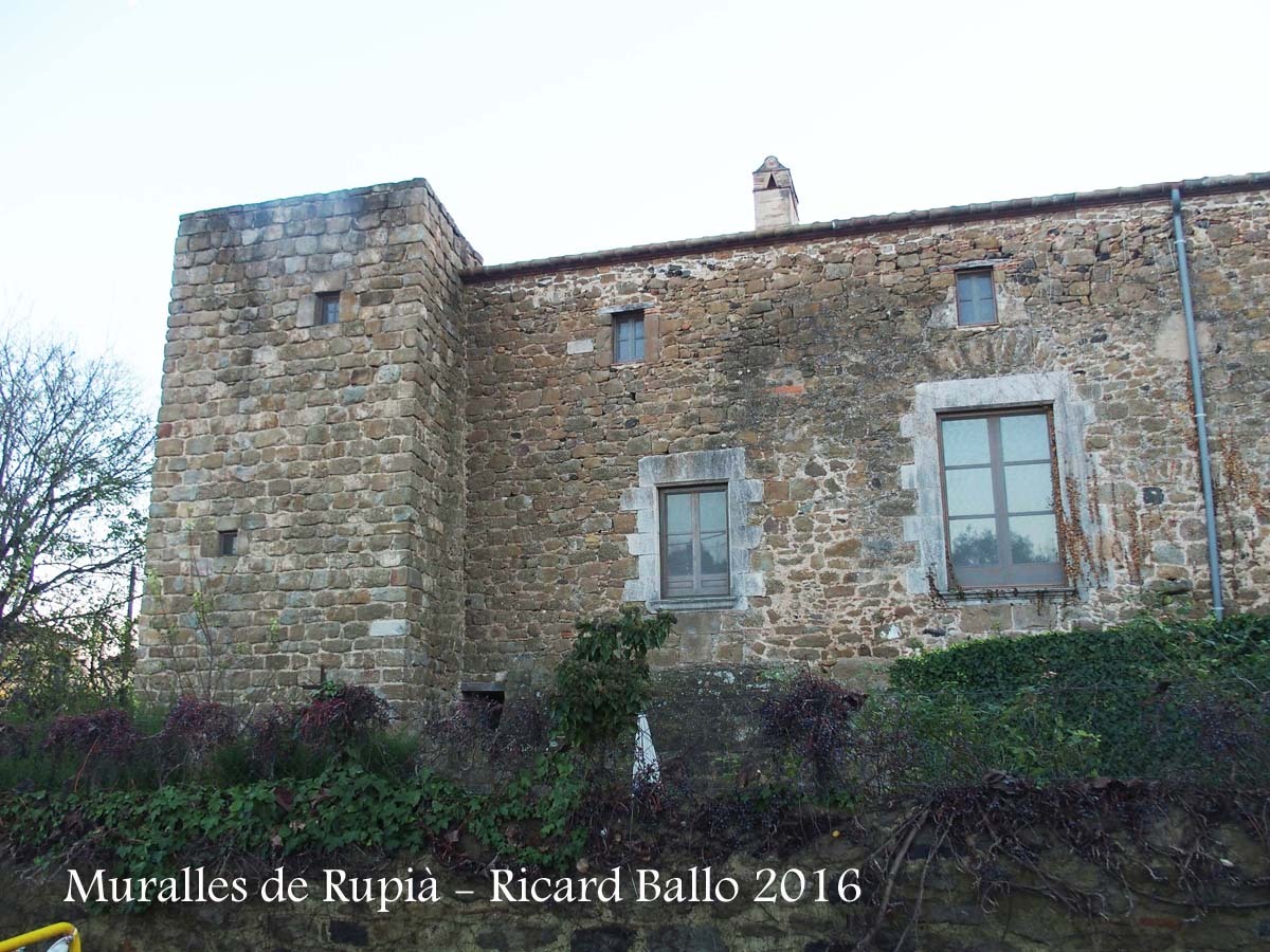 Muralles de Rupià